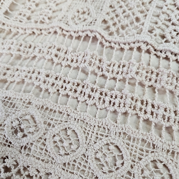 Chico's Soft Pink Lola Lace Two-In-One Crochet Overlay Top 1 Medium - Picture 3 of 4
